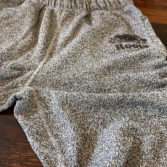 Roots salt and pepper jogger sweat pants size small. - Picture 9 of 10